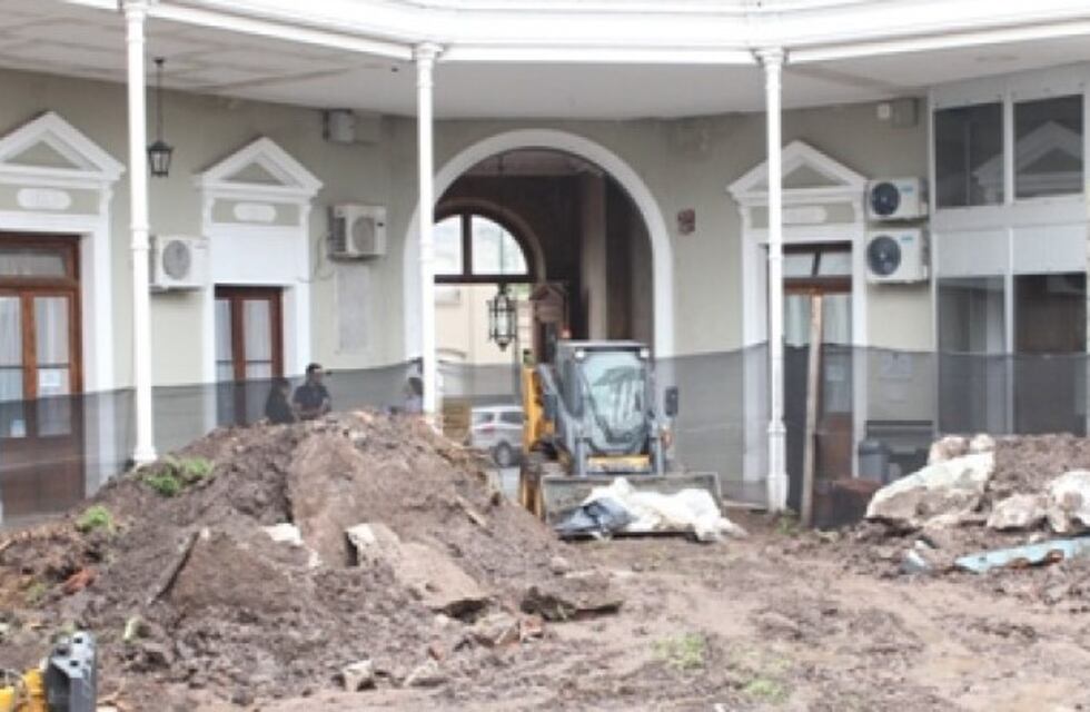 A las obras en el microcentro se suman las del Municipio, con reformas en el patio