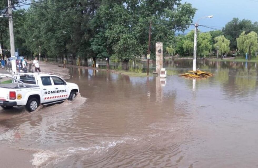 Video: impactante crecida en Mina Clavero donde llovieron 100 milímetros