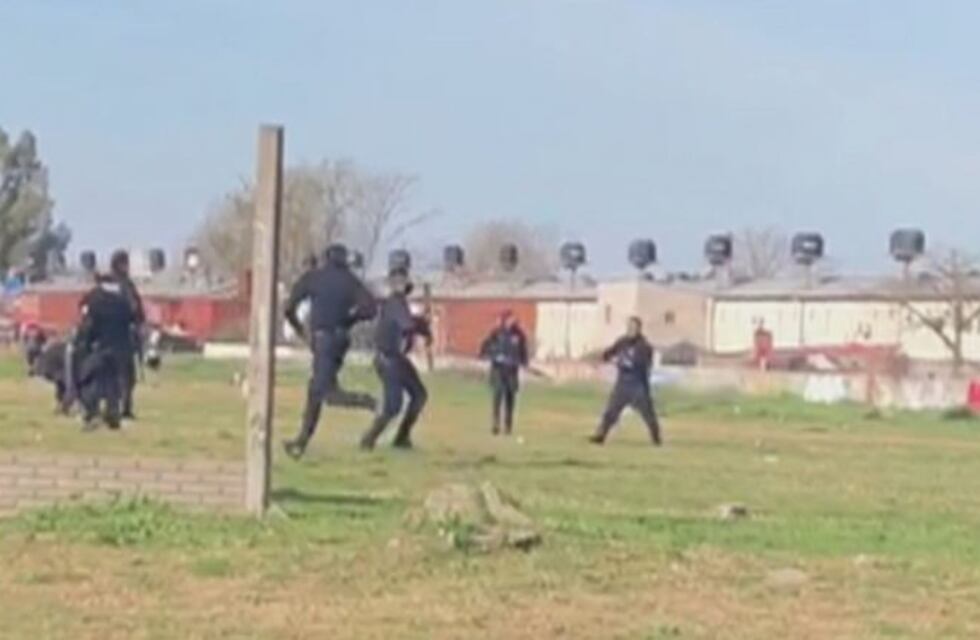 Cruce con balas y piedras entre vecinos de Beccar y policías que dispersaron un partido de fútbol clandestino