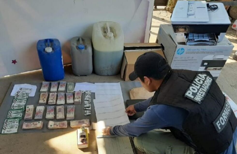 Desbarataron una banda que falsificaba vales de combustible y los vendía por Facebook