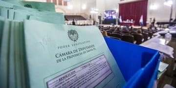 Sesión semipresencial de la Cámara de Diputados en el Paraninfo de la UNL