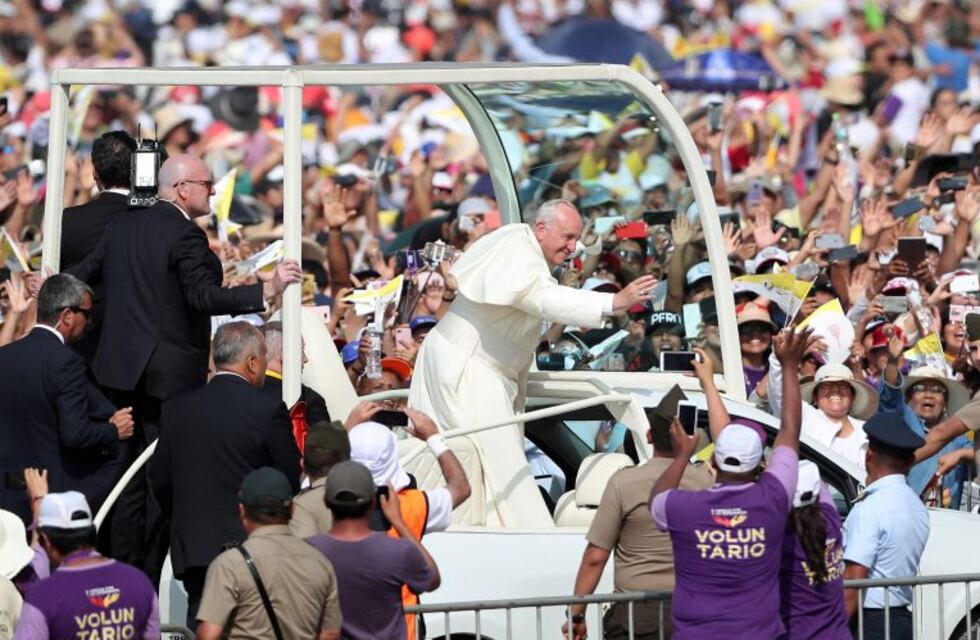 Francisco se despidió de Perú ante más de un millón de personas
