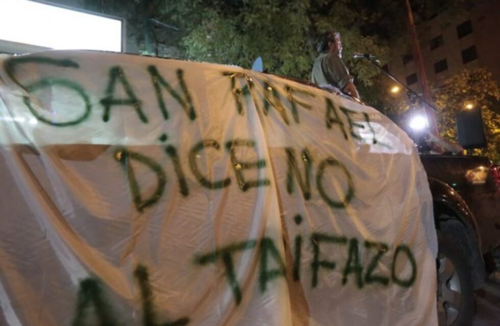 En San Rafael salieron a la calle para manifestarse contra el tarifazo