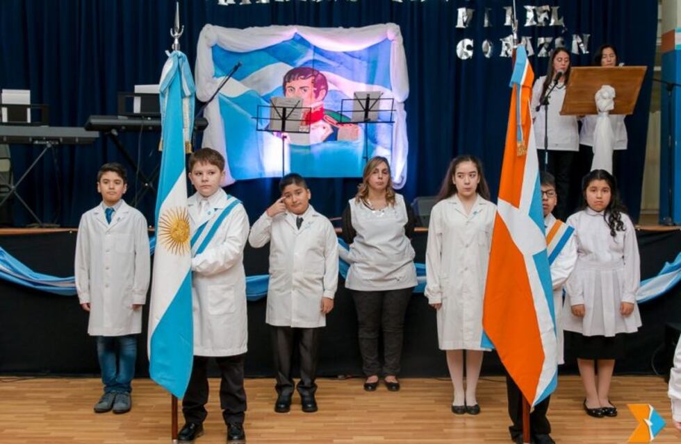 20 de Junio: alumnos del Piedra Buena prometieron lealtad a la bandera