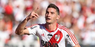 BAS029. BUENOS AIRES (ARGENTINA). 11/12/2016.- El jugador del River Plate Lucas Alario celebra tras anotar un gol ante el Boca Juniors hoy, domingo 11 de diciembre de 2016, durante el partido de la Liga de Argentina entre el Club Atlu00e9tico River Plate y el