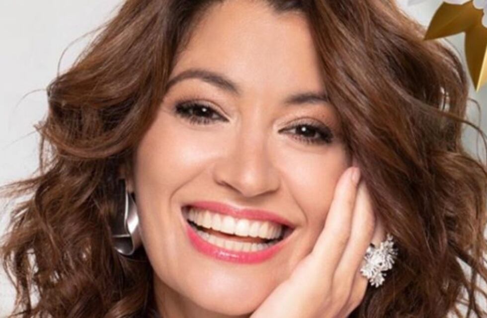 A sus 48 años, Carla Conte presumió su figura con un minivestido ajustado y botas texanas