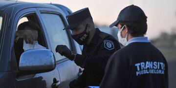 Controles de temperatura en Ruta Internacional Nº136 y Pueblo General Belgrano\nCrédito: Prensa PGB