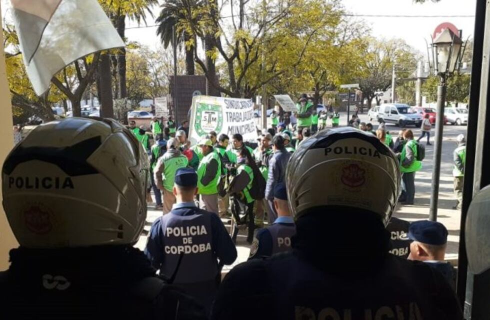 Jesús María: incidentes entre policía y trabajadores de la Municipalidad