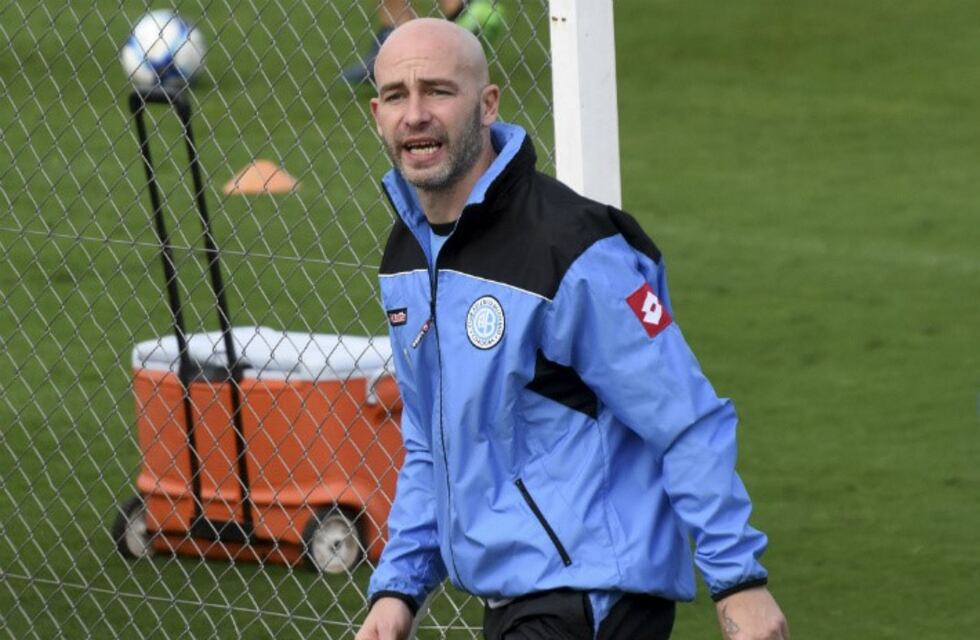 Reunión en Belgrano entre el DT Méndez y el presidente Franceschi