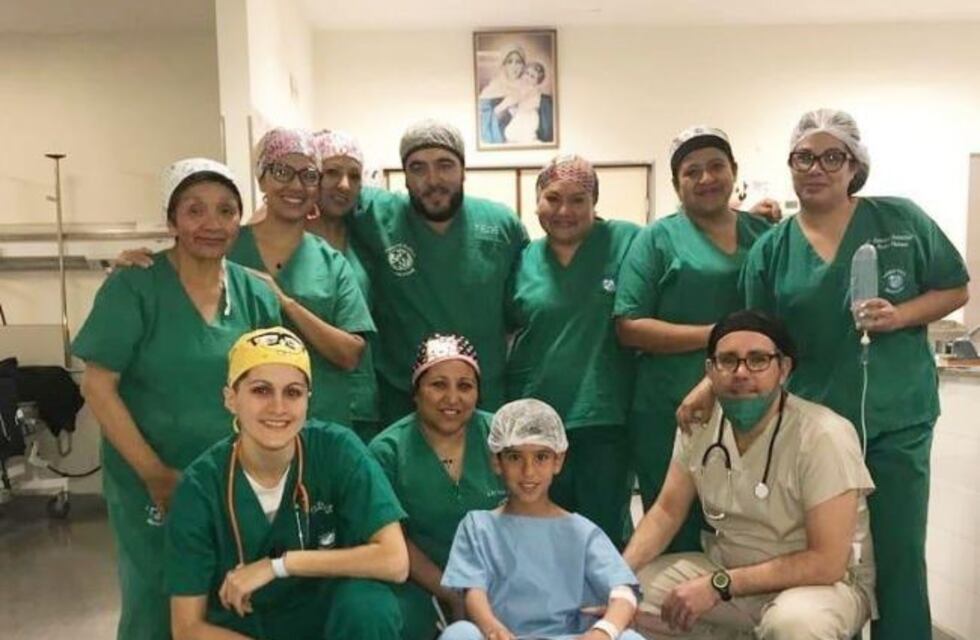 En el Materno Infantil de Salta, los niños van al quirófano en un auto de juguete