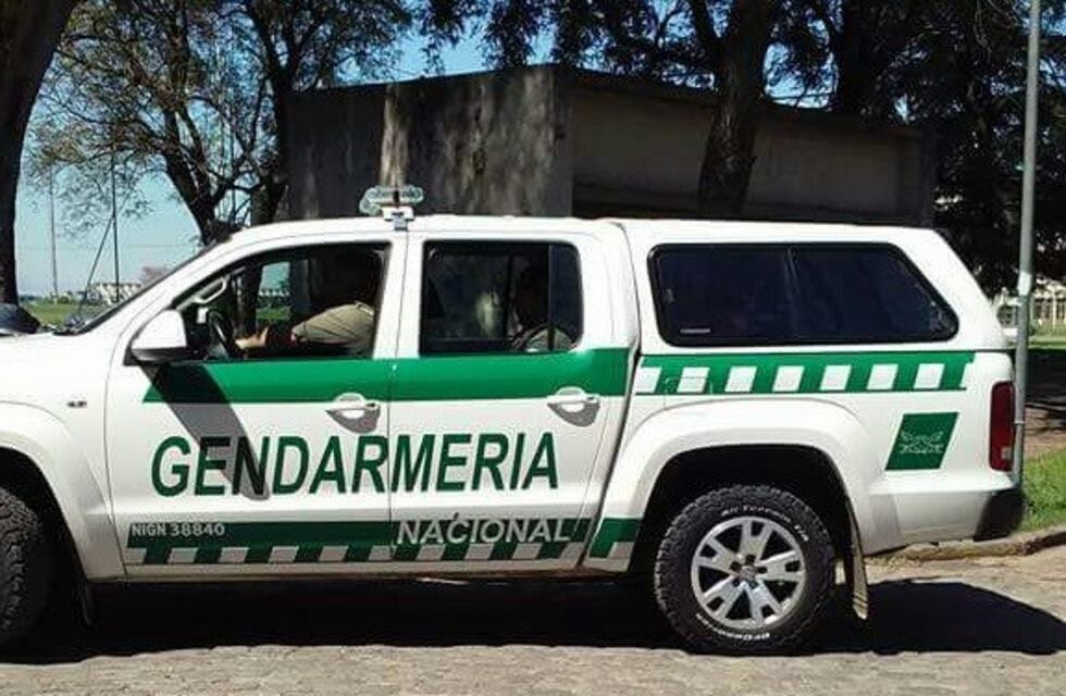 Detuvieron a dos hombres que intentaron llevarse un televisor y un celular de un domicilio