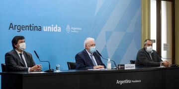 Conferencia de prensa del ministro de Trabajo de la Nación, Claudio Moroni (i), y el ministro de Salud, Ginés González García, este martes 15 de septiembre de 2020 en la Casa Rosada\u002E (Presidencia)
