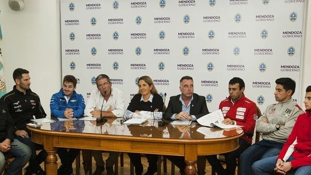 En Casa de Gobierno se llevu00f3 a cabo la presentaciu00f3n de la tercera fecha del Su00faper TC2000 en Mendoza.