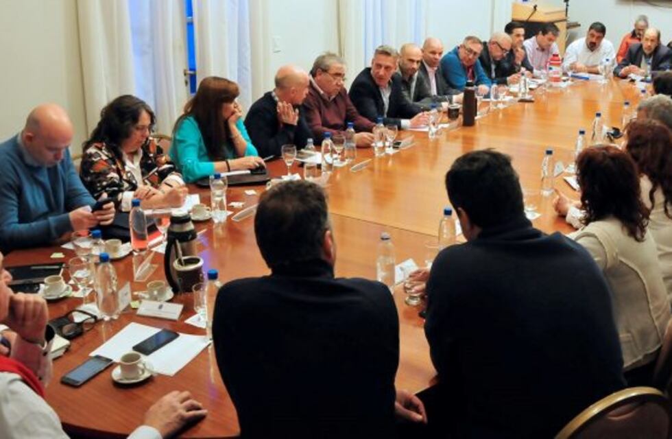 Arcioni firmará la licitación para la reconstrucción del camino Perón