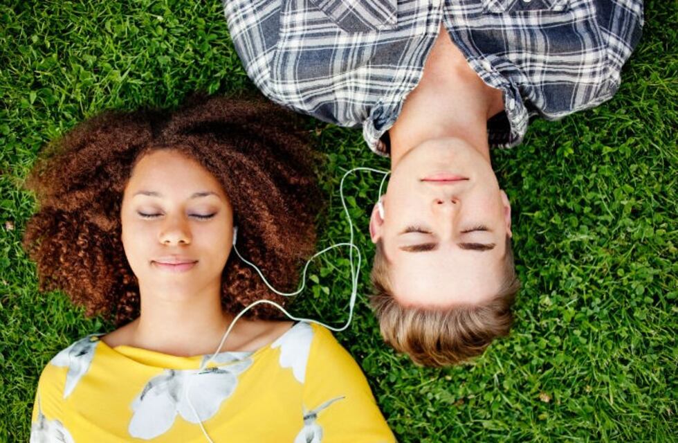 Cinco razones por las que deberías salir con alguien con quien compartas tu gusto musical