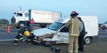 Accidente entre un camión y un utilitario en Ruta 8\u002E