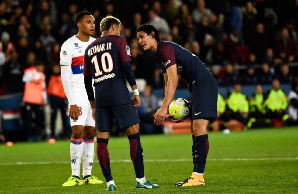 La inesperada discusión entre Neymar y Cavani por patear un penal
