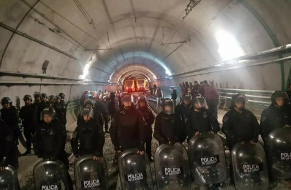 Tensión en el Subte: empezó el paro en todas las líneas