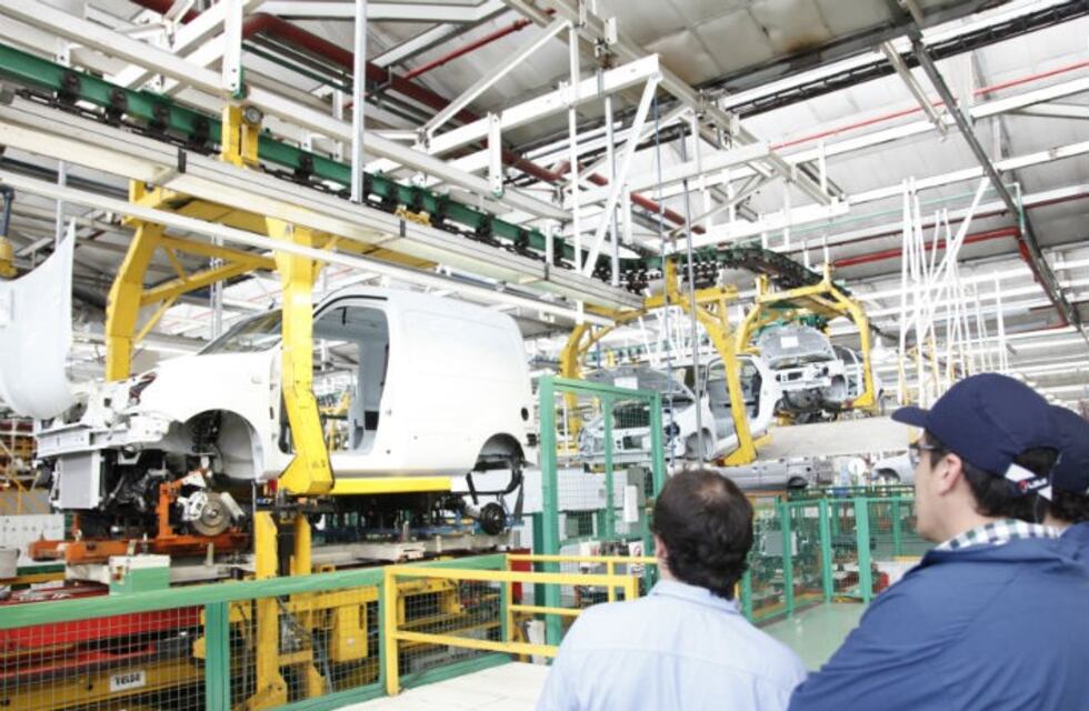 Renault ahora busca técnicos y robotistas