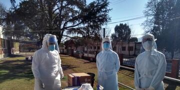 Hisopados masivos en un Geriátrico de la ciudad de Cosquín\u002E (Facebook: Facebook / Municipalidad de Cosquín Oficial)\u002E