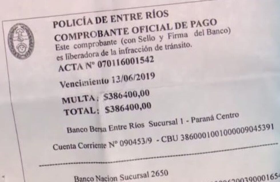 Lo pararon por circular con las luces apagadas y luego le llegó una multa de 380 mil pesos