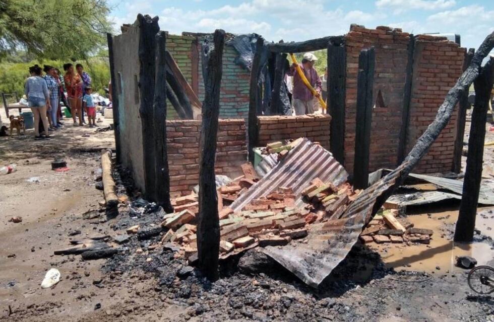 Se incendió la casa de una familia en Icaño