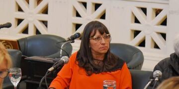 Asumió Violeta Vanderlan en remplazo de Rubén Suárez