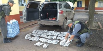 Gendarmería encontró veinte kilos de marihuana en el baúl de un vehículo en un control de rutina
