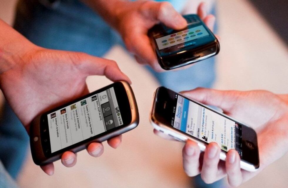 Celulares: obligan a las empresas a dar más información y a pagar por el mal servicio