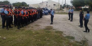 Operativo de seguridad en Alta Gracia: infantería, motocicletas, patrulleros y hasta un helicóptero