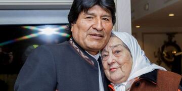 Evo Morales participa de la tradicional marcha de las Madres de Plaza de Mayo\u002E (DPA)