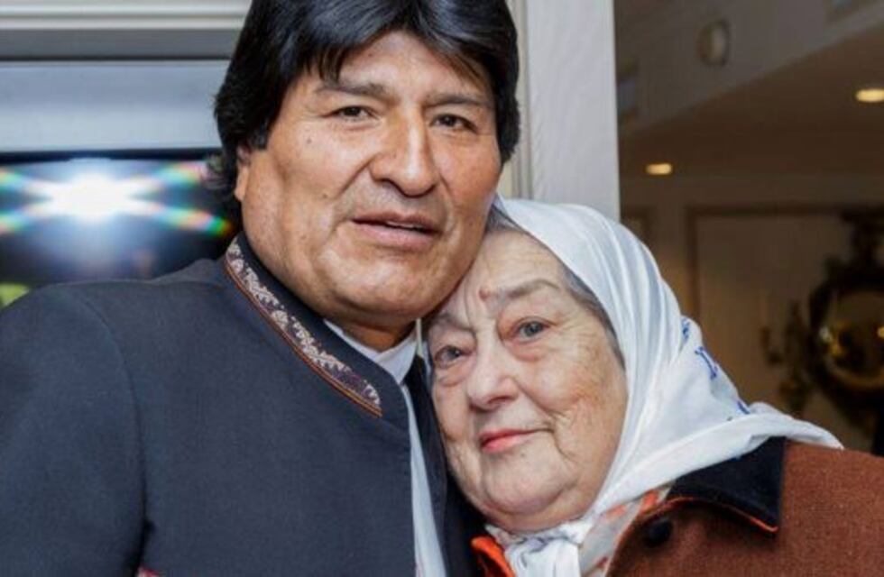Evo Morales participó de la tradicional marcha de las Madres de Plaza de Mayo