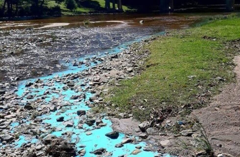 Alpa Corral: deberá pagar 36 mil pesos de multa por arrojar pintura al río