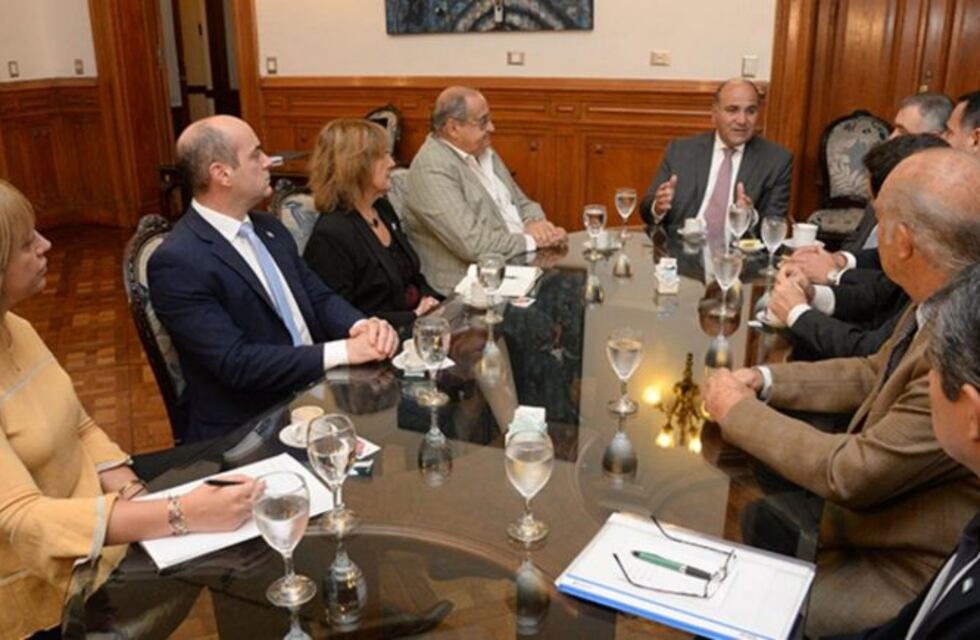 Manzur se juntó con sus ministros para analizar la situación actual en la provincia y en la Nación