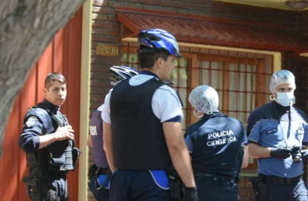 Encapuchados asaltaron a un matrimonio en la casa