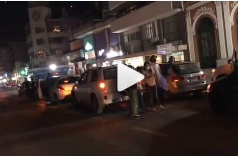 Ruidosa caravana en protestas por la vuelta de fase