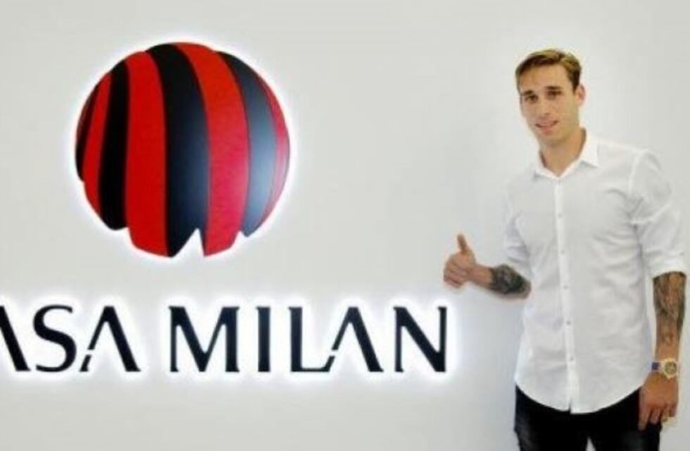 Lucas Biglia se realizó la revisión médica y fue recibido en el Milan