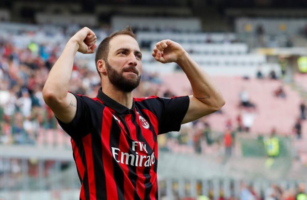 Higuaín marcó un doblete en la victoria del Milan