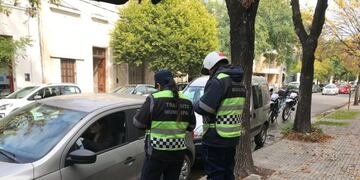 En una semana ya multaron a 550 autos mal estacionados en Salta\u002E (Municipalidad de Salta)