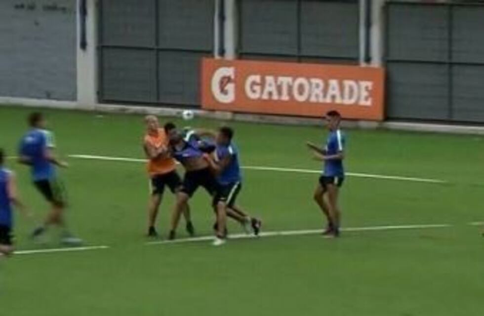 Tensión en Boca: Insaurralde y Silva se pelearon en pleno entrenamiento