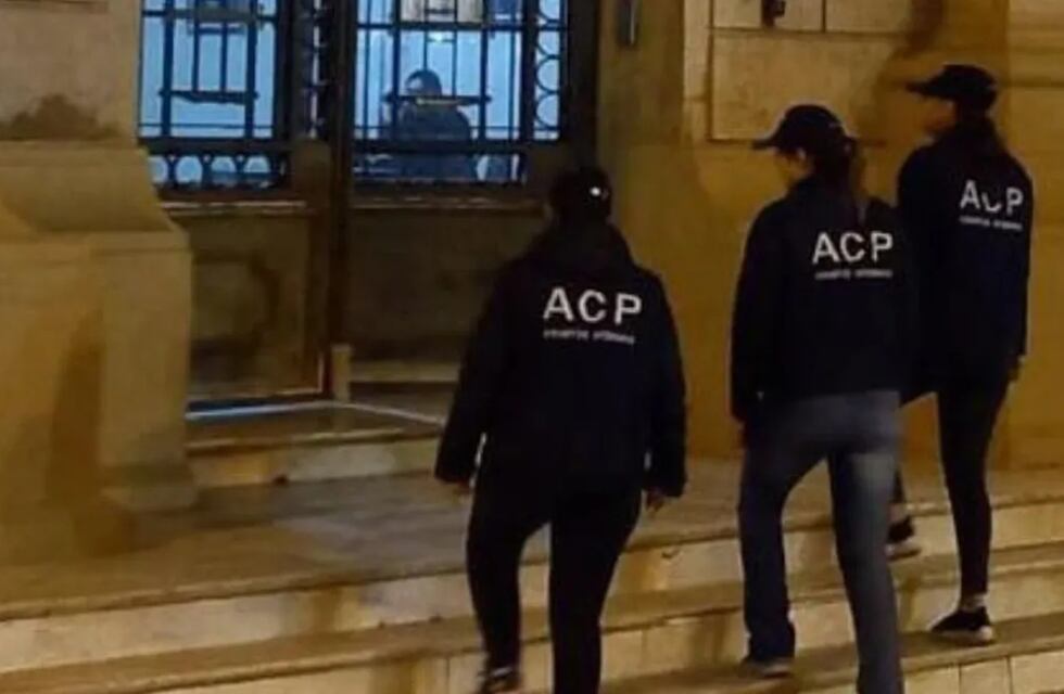 Allanaron la Jefatura de Policía de Rafaela: festejaron un cumpleaños con un policía detenido, con alcohol