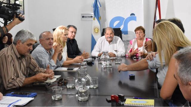 Mesa paritaria entre AGMER y el Gobierno Provincial.