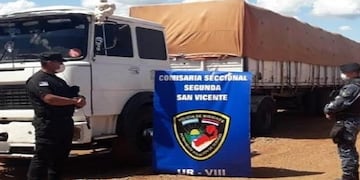 San Vicente: dos camiones fueron secuestrados por transportar maíz y soja ilegales.