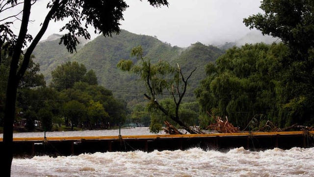 CRECIDA. Así quedaron los puentes de Santa Rosa de Calamuchita luego de la crecida del río (La Voz / Nelson Torres).