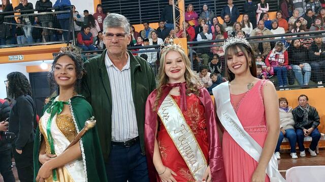 Ayer se coronó a la nueva reina de Puerto Esperanza