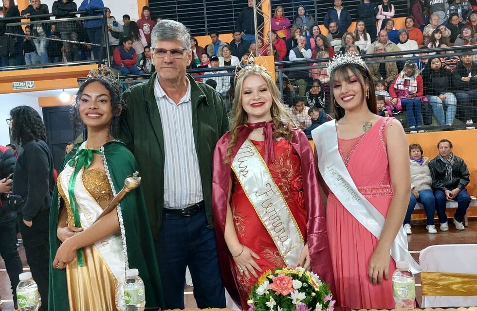 Este sábado 11 se coronó a la nueva reina de Puerto Esperanza