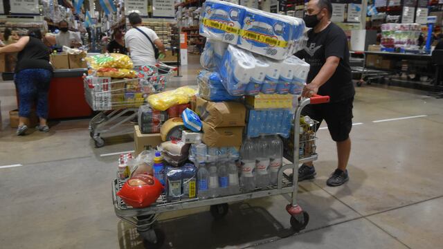 En marzo una familia tipo necesitó para no ser pobre un ingreso $55.000 según la DEIE. José Gutiérrez/Los Andes