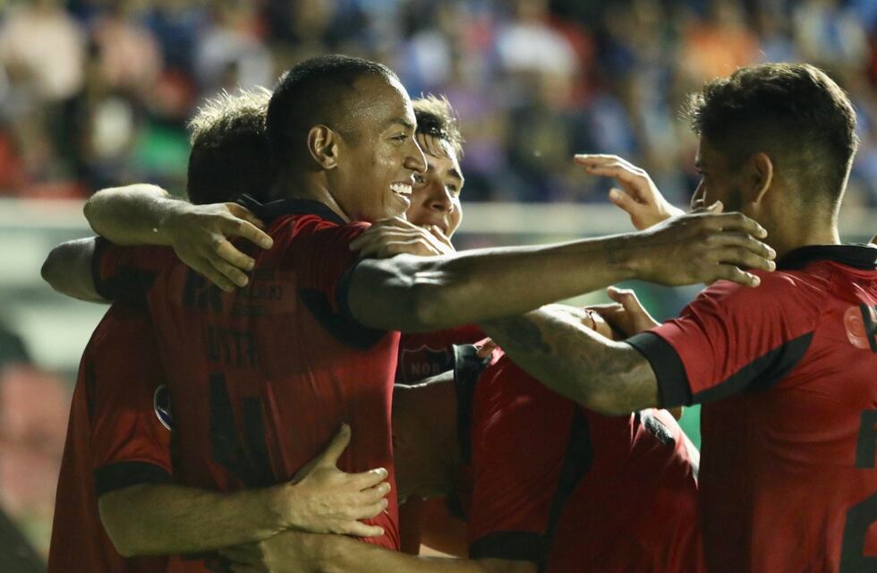 Newell’s le ganó a Blooming por goleada y se consolida como líder del Grupo E en Copa Sudamericana