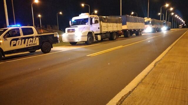 Las fuerzas de seguridad fueron alertadas por los lugareños que cuatro camiones circulaban por un camino alternativo.