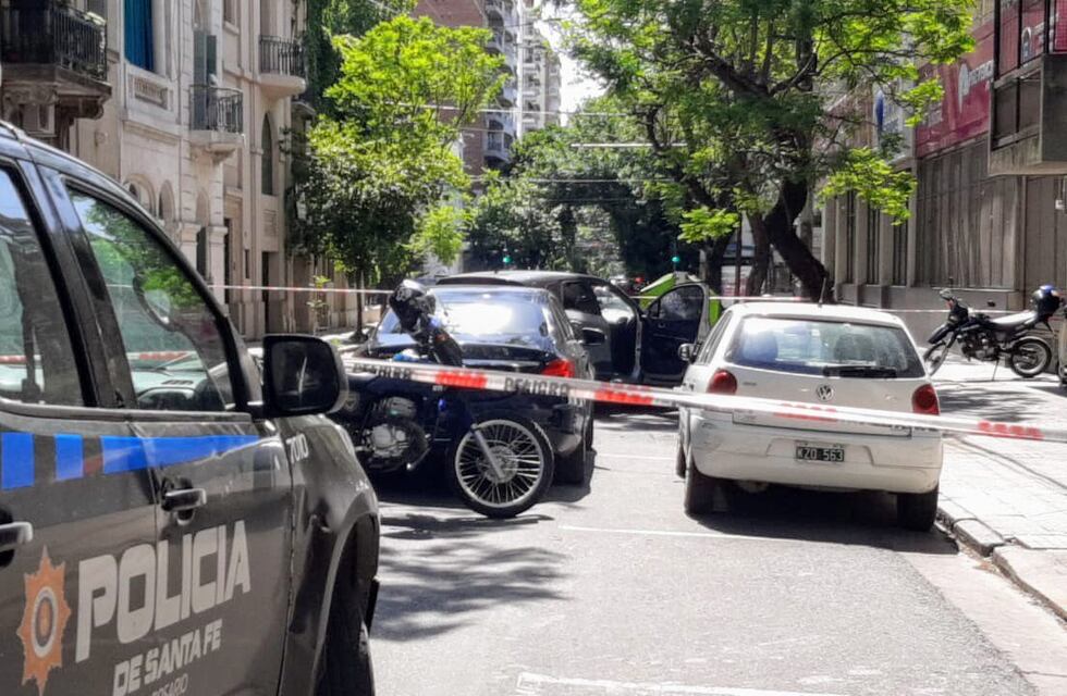 De terror: balearon a un automovilista en pleno centro rosarino para robarle
